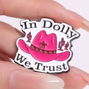 In Dolly We Trust Cowboy Hat Dolly Parton Enamel Pin NEW! 1092A6